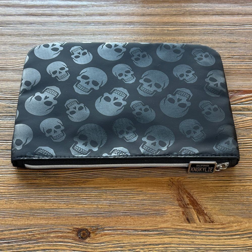 Black Skull Cosmetic Bag Nwot